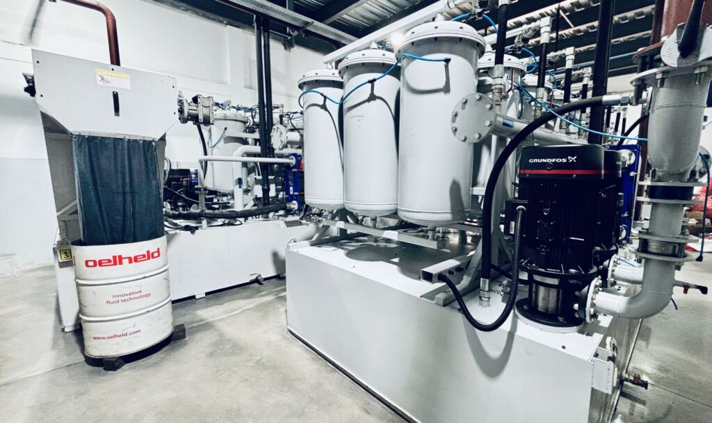 Filtrationseinheit von Oelheld im Einsatz beim Hersteller von Pr&auml;zisionsschneidwerkzeugen 
in Indien. 