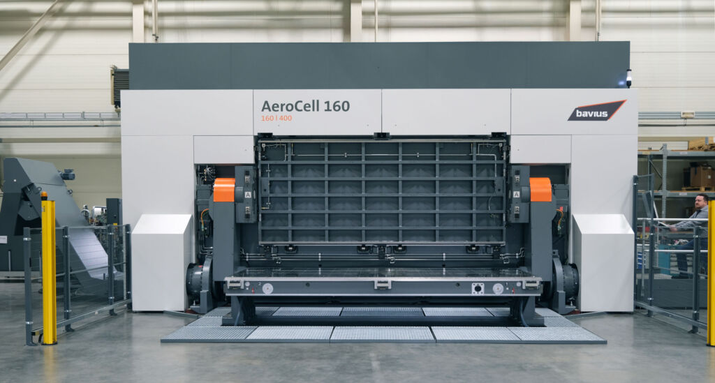 Die AeroCell 160 I 400 von Bavius verf&uuml;gt &uuml;ber eine Hochleistungsspindel, die mit bis zu 30.000 Umdrehungen pro Minute l&auml;uft und im Dauerbetrieb eine Leistung von 140kW liefert. 