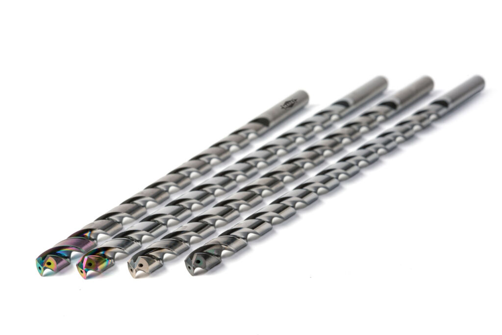 Zweite Generation mit neuem Gesamtkonzept: Der Tiefbohrer MEGA-Deep-Drill-Alu steht ab September 2026 im Standardprogramm mit L&auml;ngenausf&uuml;hrungen von 15&times;D bis 40&times;D und &ndash; abh&auml;ngig von der jeweiligen L&auml;nge &ndash; Durchmessern von 3 bis 16 mm zur Verf&uuml;gung.