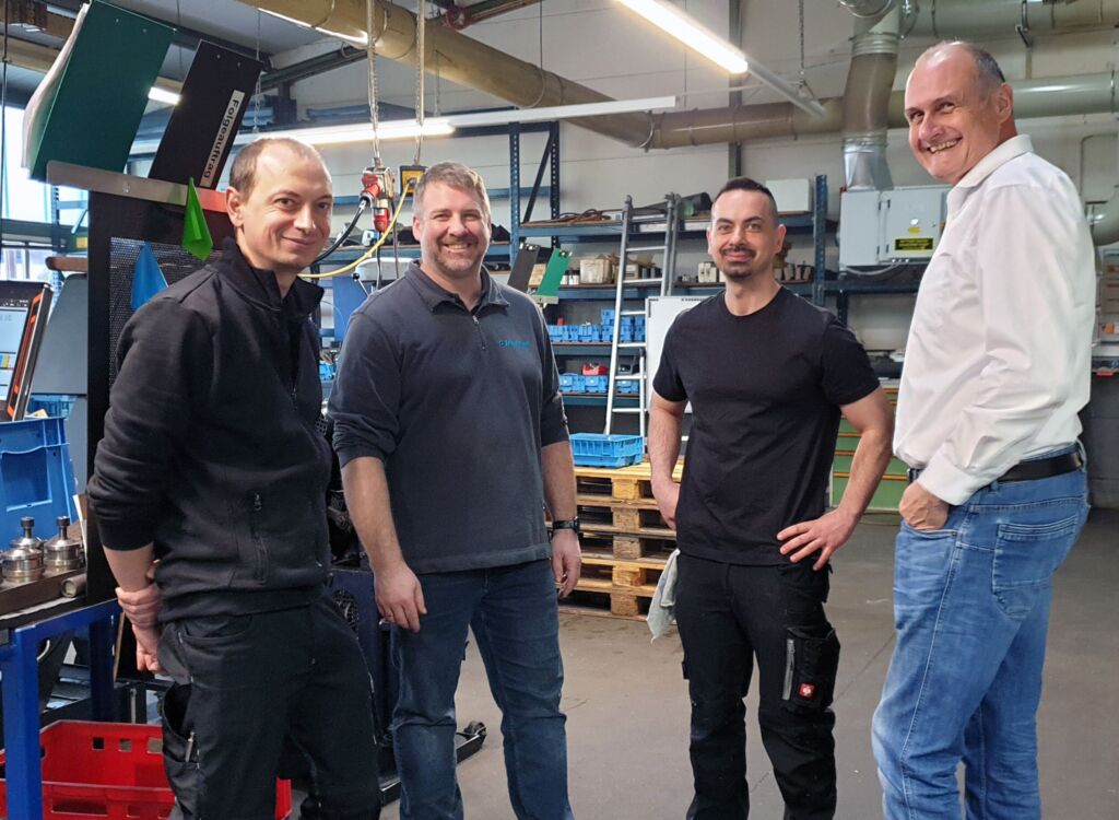 Machen die Produktion Schritt für Schritt prozesssicherer (v.l.): Alexander Caevskij, Geschäftsführer CNC-Technik Seifer, Ingersoll-Anwendungstechniker Christopher Hees, Produktionsleiter Paul Caevskij (Seifer) und Jochen Cramer, Handelsvertreter bei Inge