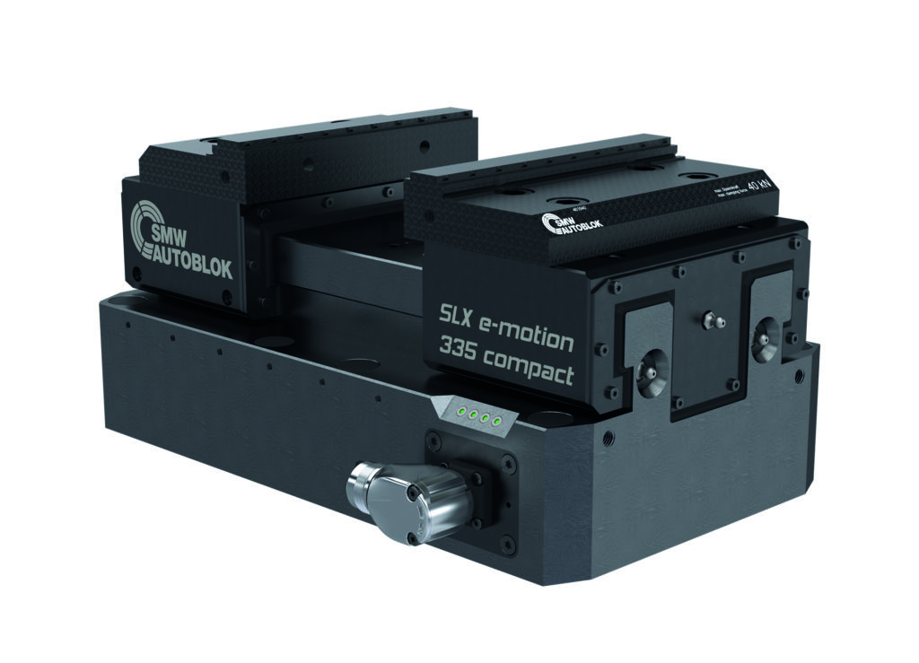 Der mechatronische Langhubspanner SLX e-Motion 335 Compact bef&auml;higt zu vollautomatischen Bearbeitungsabl&auml;ufen f&uuml;r mittlere Bauteilgr&ouml;&szlig;en. 