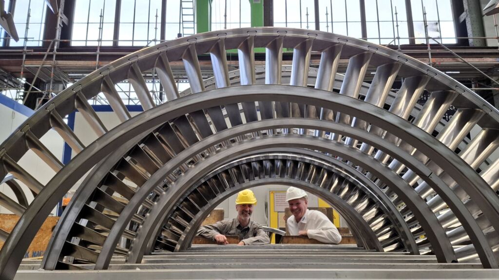 M&auml;nner mit Durchblick: Markus Zapke, Siemens Energy (links), 
mit Projektpartner Matthias Barth von R&ouml;hm. 