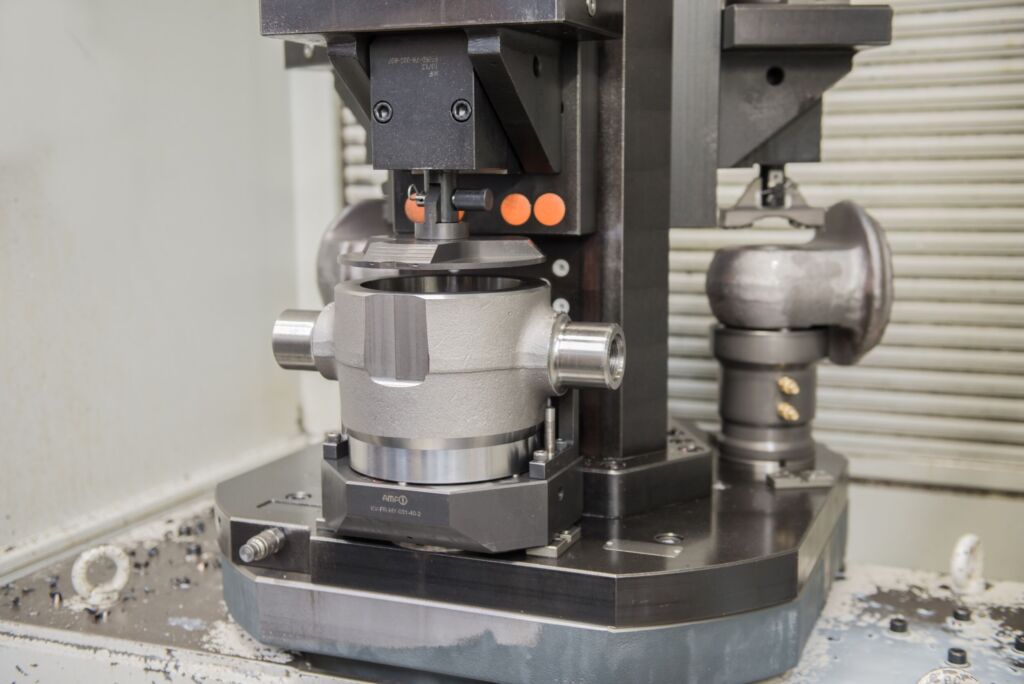 AMF verfügt neben einem umfassenden Werkstückspanntechnik-Sortiment über Erfahrung, Knowhow und Verständnis für Prozesse und kann auch mit Beratung glänzen. Daraus resultieren individuelle Anfertigungen mit zeit- und kostensparenden Vorrichtungen.