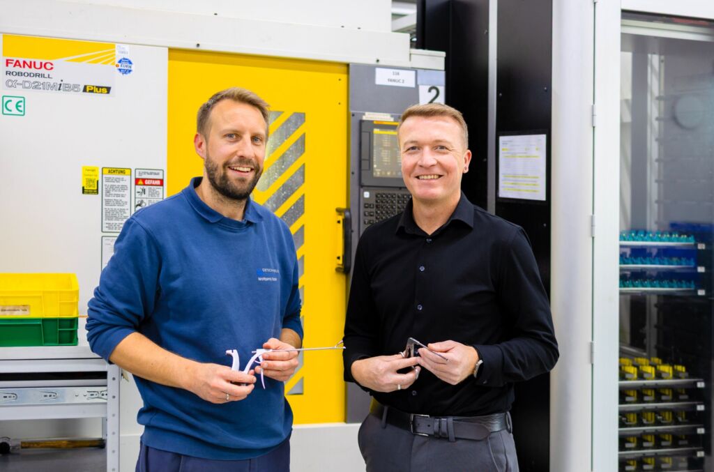 Erhard Strobel, 
Vertriebstechniker bei Blum-Novotest und Wolfgang Epple (l.), Leiter CNC-Fr&auml;sen bei Getsch+Hiller, sind hochzufrieden mit dem Ergebnis 
der Zusammenarbeit. 