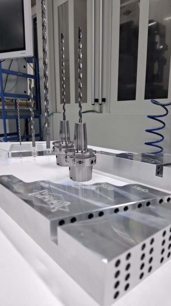 Flexibel im Aluminiumeinsatz: Das abgestimmte Schneidstoff- und Geometriekonzept des Mega-Deep-Drill-Alu deckt ein breites Spektrum an Aluminiumlegierungen ab. Das effiziente Kühlsystem sorgt für lange Standzeiten und hohe Prozesssicherheit.