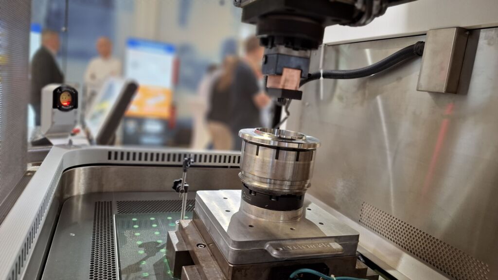 Am ersten AMB-Messetag um 10.00 Uhr hat United Machining Solutions eine besondere Enth&uuml;llungs-Show geplant.
