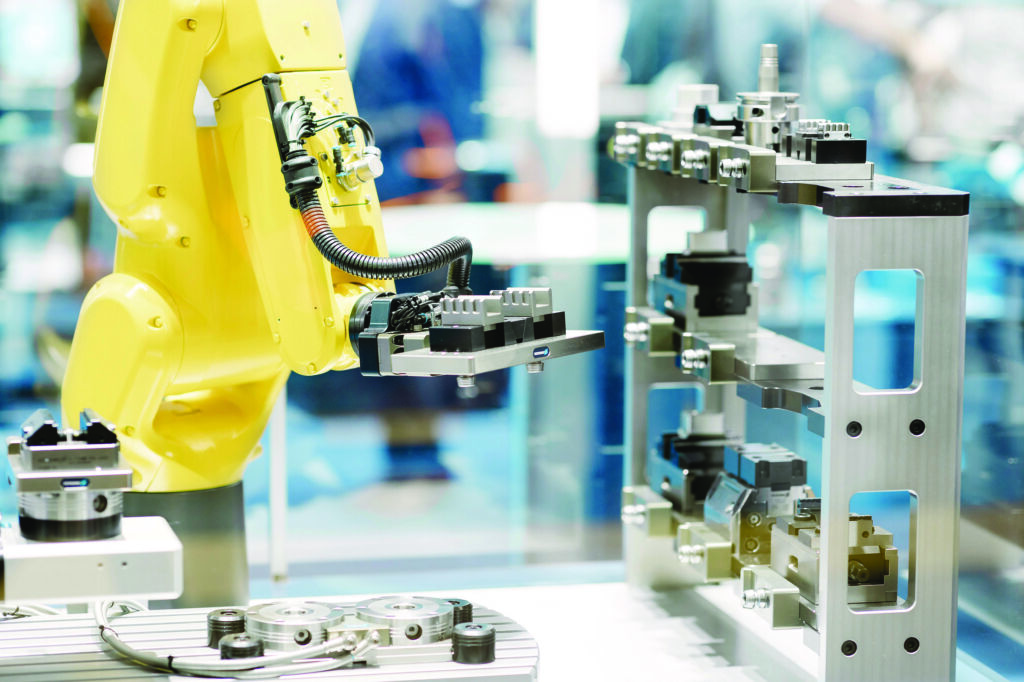 Auf der AMB zeigt Schunk Produktivit&auml;tshebel entlang der gesamten Prozesskette: von der Werkst&uuml;ck- und Werkzeugspannung bis zur automatisierten Be- und Entladung der Maschine.
