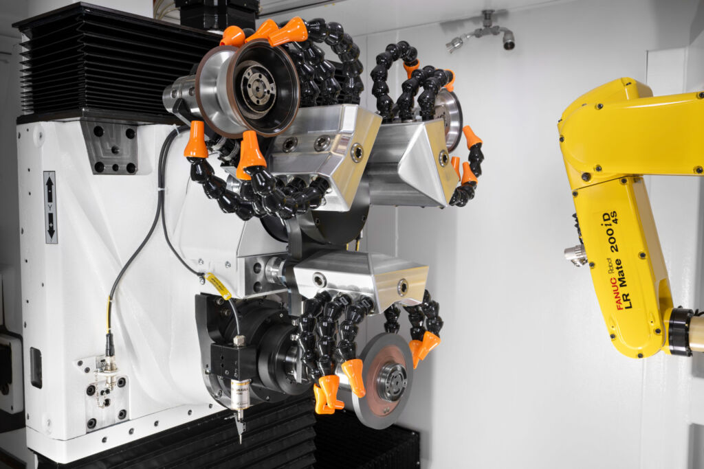 Die Helitronic Fusion mit neu entwickeltem Scheibenwechsler hebt die Fertigung rotationssymmetrischer Schneidwerkzeuge auf ein neues Effizienzniveau.