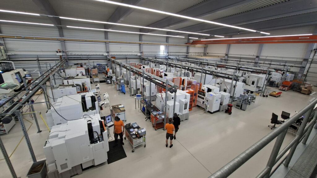 Bei Scerox befinden sich mehr als 50 WEDM-Maschinen von Agie Charmilles im Einsatz.