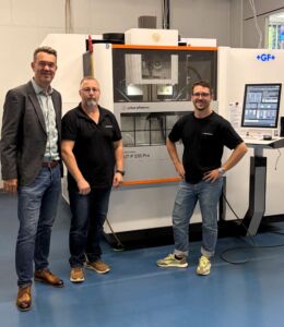 Marco Lirsch, Vertrieb United Machining, zusammen mit Karl-Heinz Simonet (Leiter Drahterodieren bei Julius Pfisterer) und Yannick Ketzer (Assistent der Geschäftsführung)