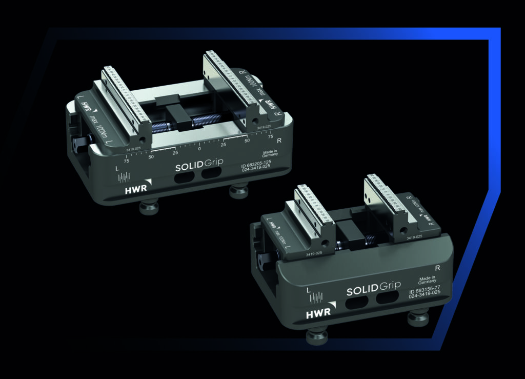 Projekt 2: 5-Achs-Zentrierspanner SolidGrip von HWR Spanntechnik bilden die Grundlage für die automatisierte Werkstückversorgung der neuen Bearbeitungsmaschine von POS. Vorgerüstete Schraubstöcke werden automatisch gewechselt und befähigen zur mannlosen Bearbeitung unterschiedlichster Werkstücke über viele Stunden hinweg.