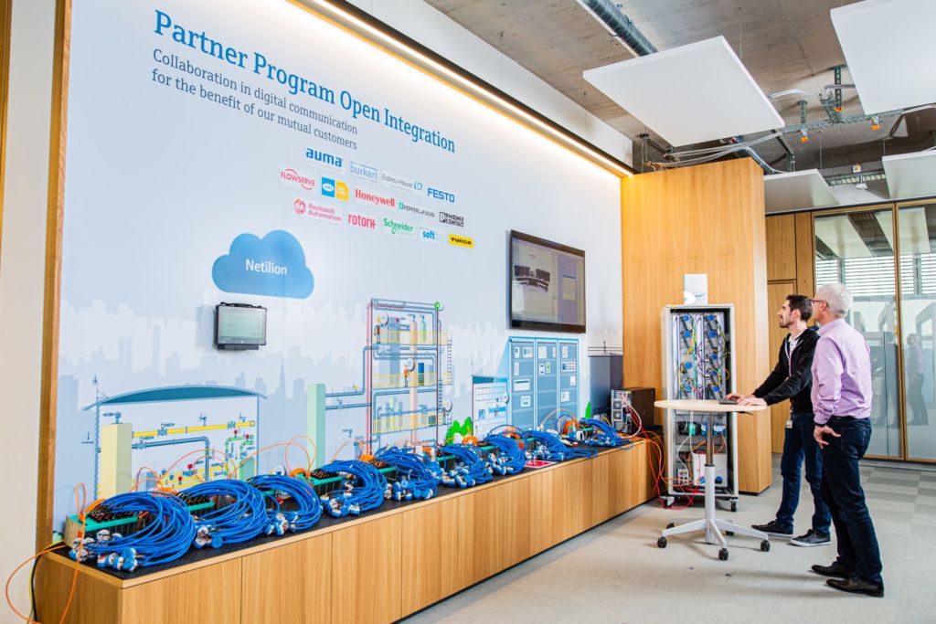 Ethernet-APL-Lasttest mit 238 Endress+Hauser-Instrumenten, Pepperl+Fuchs-Infrastruktur verbunden mit Honeywell- und ABB-Steuerungssystemen