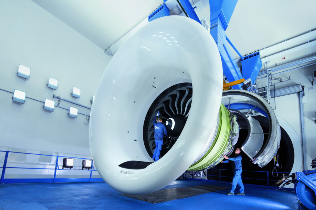 Wartung und Instandsetzung des Triebwerks GE90 von GE-Aviation am Prüfstand im MTU Maintenance Standort Hannover.