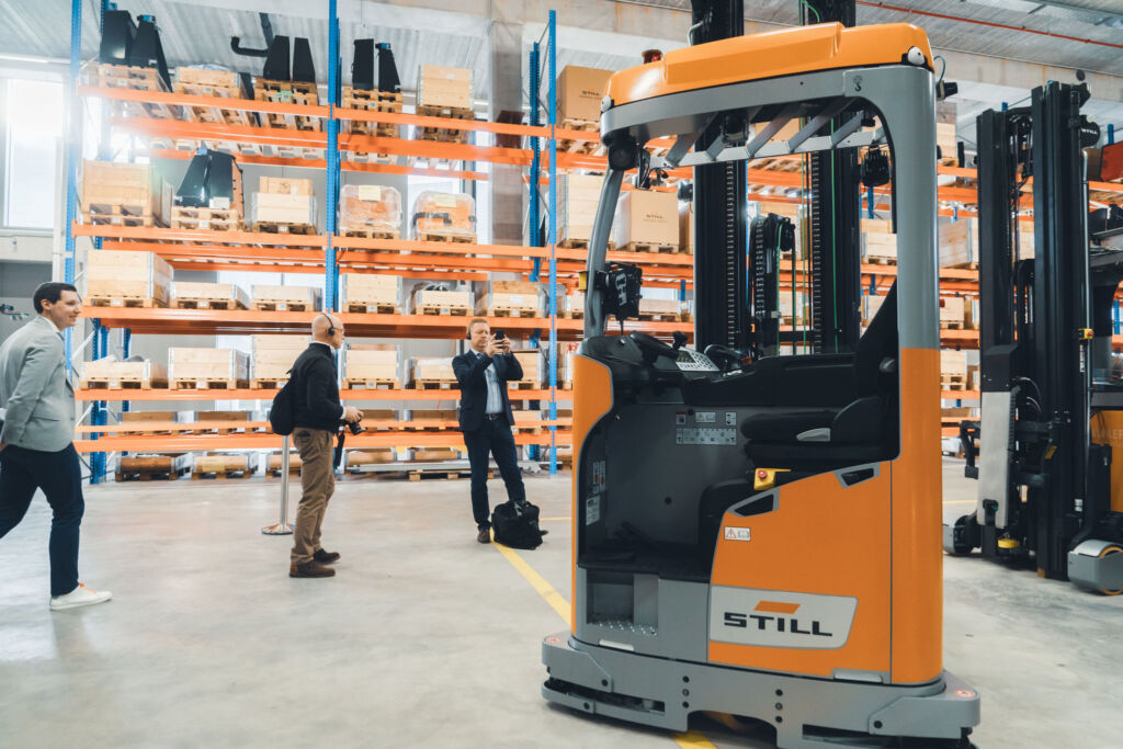 Still iGo macht auf Basis standardisierter Komponenten und
industrieller Fertigung Automatisierung in allen Dimensionen möglich.