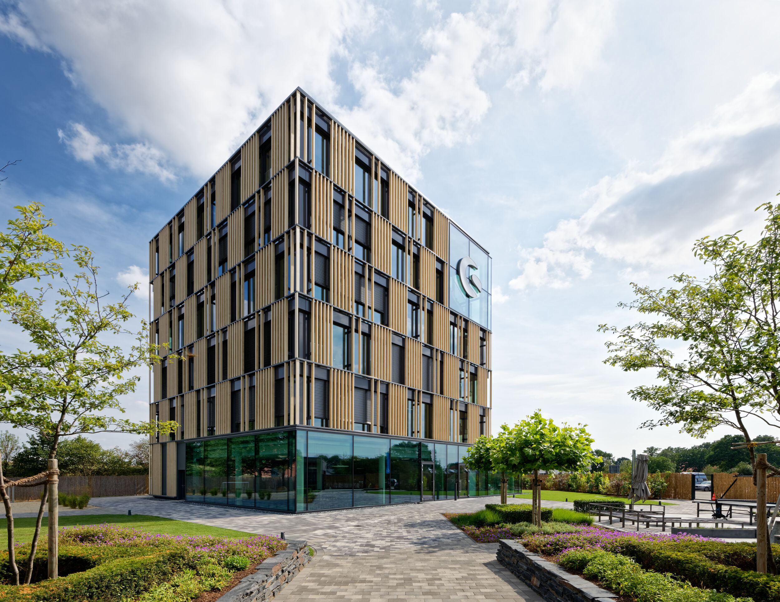 Das neue Bürogebäude von Shopware in Schöppingen ist ein Hybridbau.