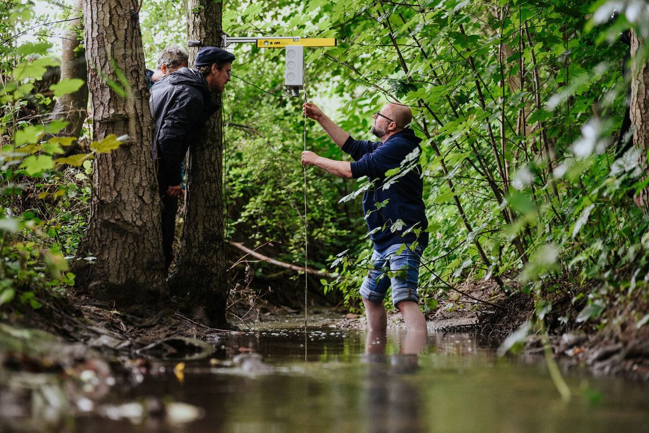 Bei OpenRiverSense überwachen Open-Hardware-Sensoren kleine Bäche und sammeln wertvolle Daten für den Gewässerschutz.