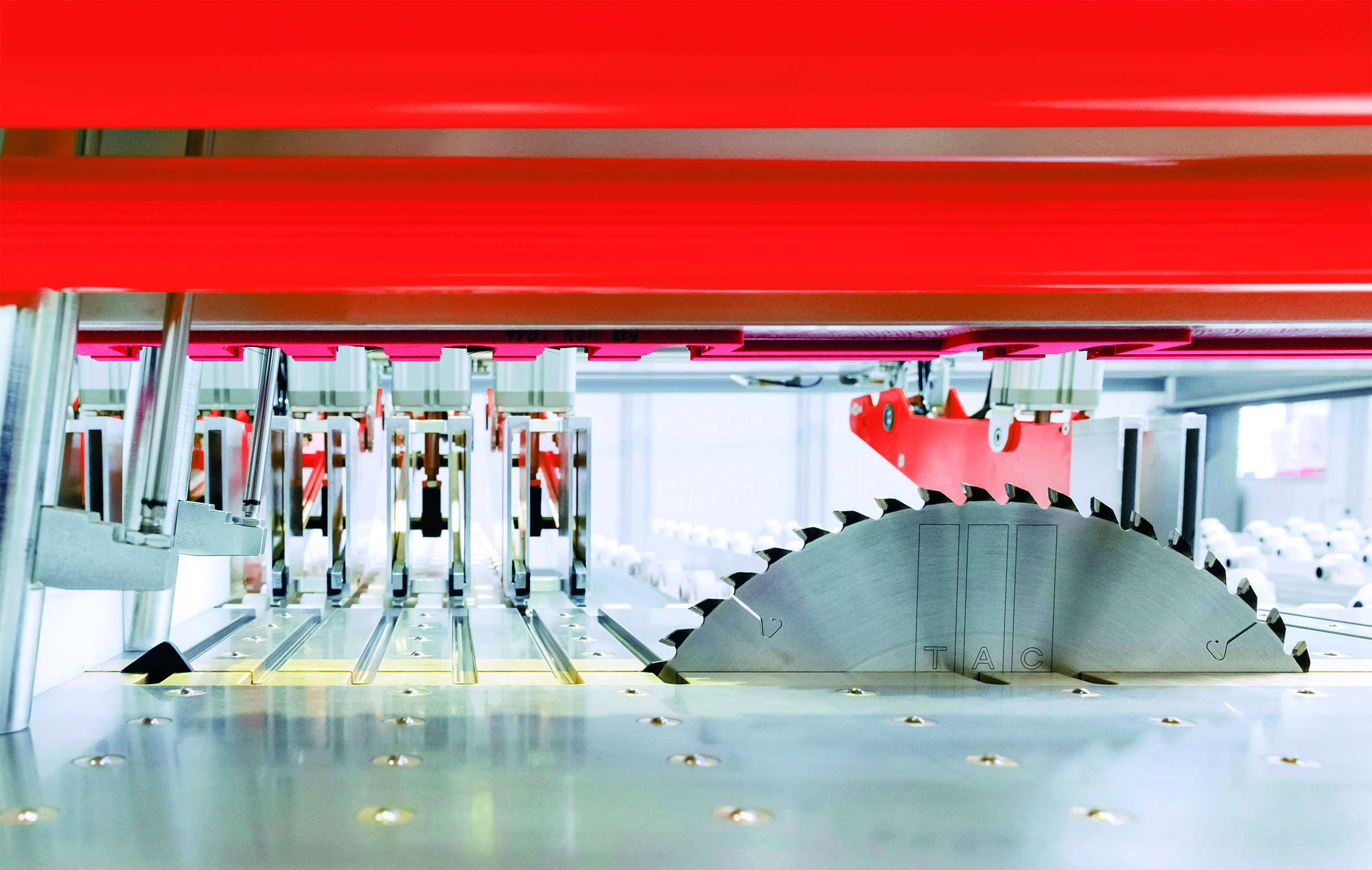 Gemeinsam für Höchstleistungen beim Aluminiumzuschnitt: Die Sägeblätter von TAC sind exakt auf die Anforderungen der Plattensägen von IMA Schelling Precision abgestimmt und garantieren so beste Performance und Schnittergebnisse.