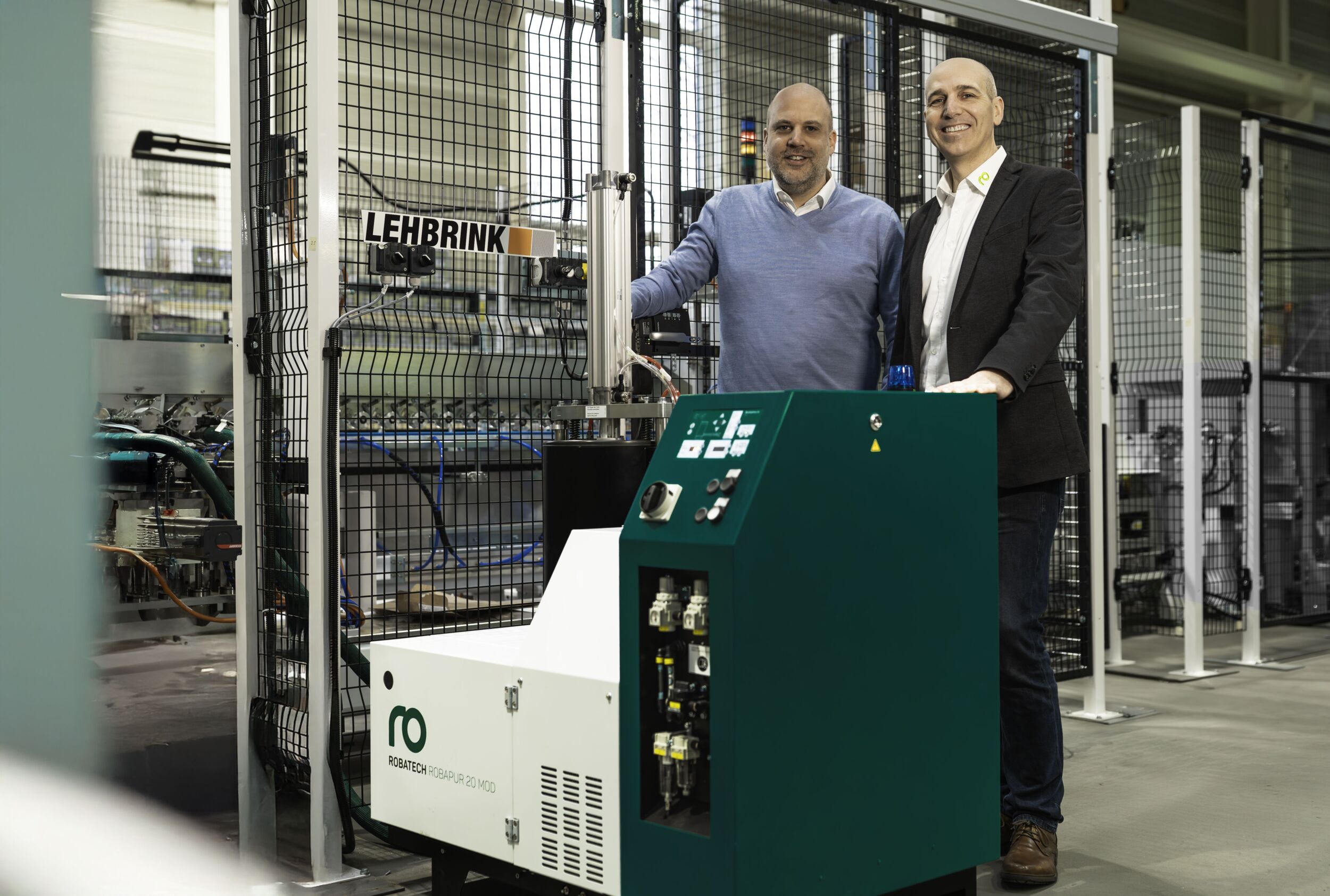 Joachim Alves, Gebietsverkaufsleiter bei Lehbrink, und Marco Willems, Verkaufsleiter bei Robatech Deutschland.