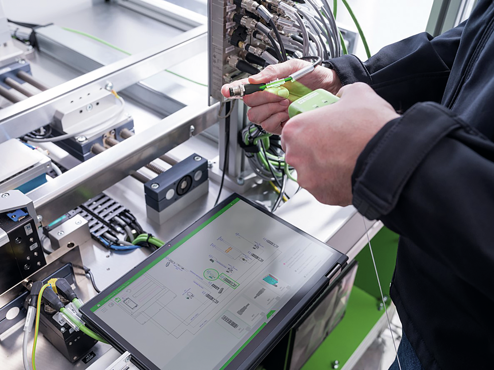 1. Scannen: Durch das Scannen der Komponente identifiziert uKonn-X den Einbauort und Steckplatz.