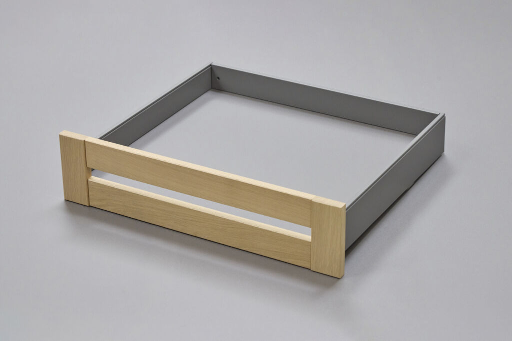 Weil Nobilia sein Sortiment auf Wohn-, Ess- und Badezimmermöbel erweitert hat, ist bei der Schubkastenfertigung eine hohe Varianz gefragt.