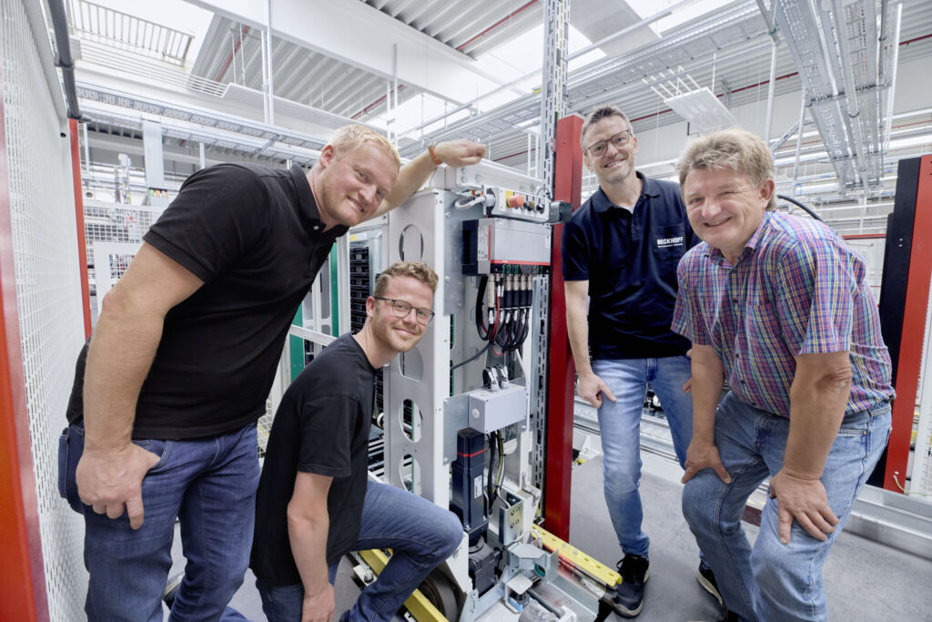 Die Projektverantwortlichen David Müller von Nobilia, Julius Polldavid und Andreas Sträter, beide Beckhoff Anlagentechnik, und Herr Kellner von Hüttenhölscher (v.l.).