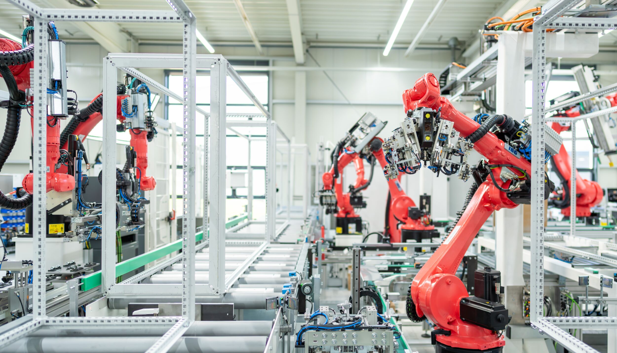 Die Produktion von Schaltschrankrahmen bei Rittal erfolgt weitgehend vollautomatisiert.