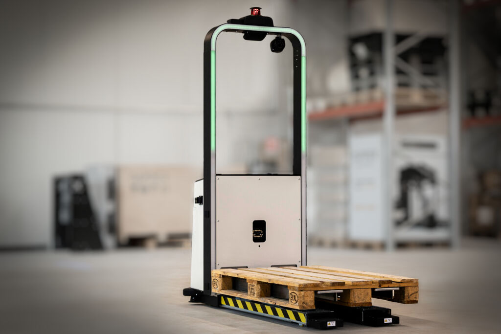 Die mobilen Roboter von Nipper arbeiten sicher mit bis zu 1,5m/s, erkennen Hindernisse, reagieren sofort auf Ver&auml;nderungen und passen sich nahtlos an wechselnde Produktionslayouts an.