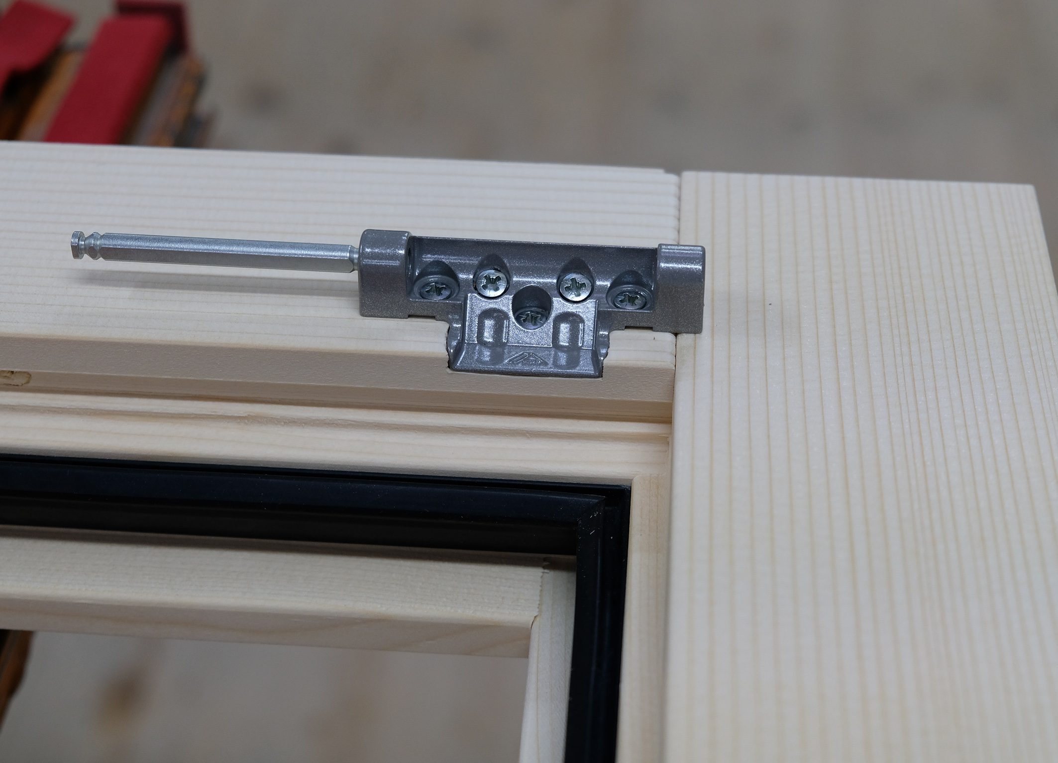 Beschlagtechnik im Holzfenster-Einsatz