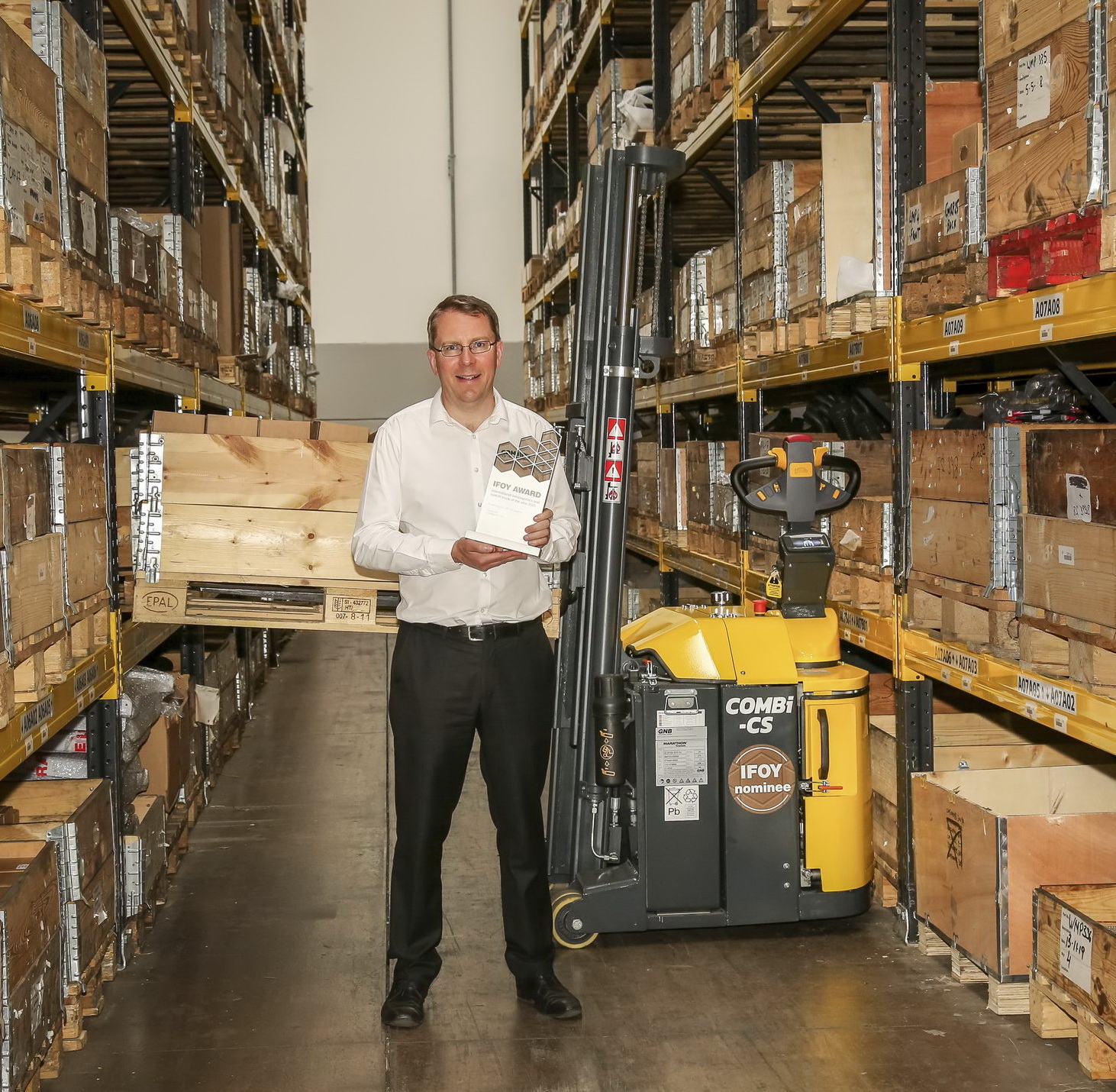 Combi-CS Deichselstapler gewinnt IFOY Award Martin-McVicar-CEO-und-co-founder-C_20200720084312