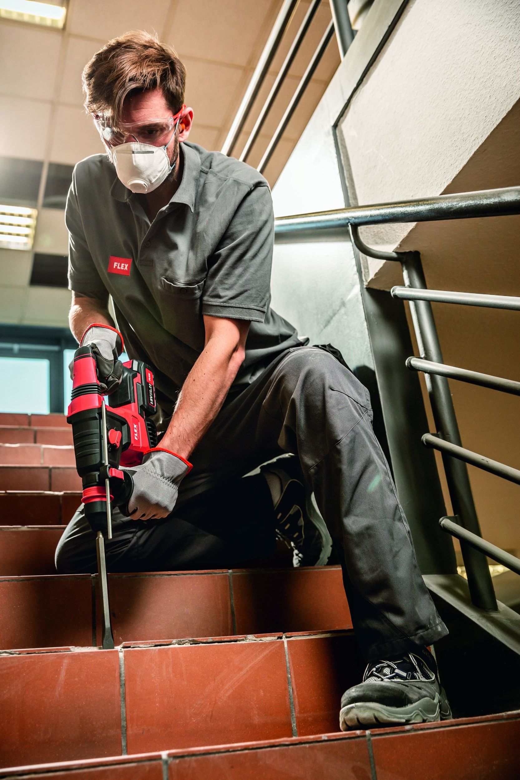 Effizienter Akku Kombi-Bohrhammer