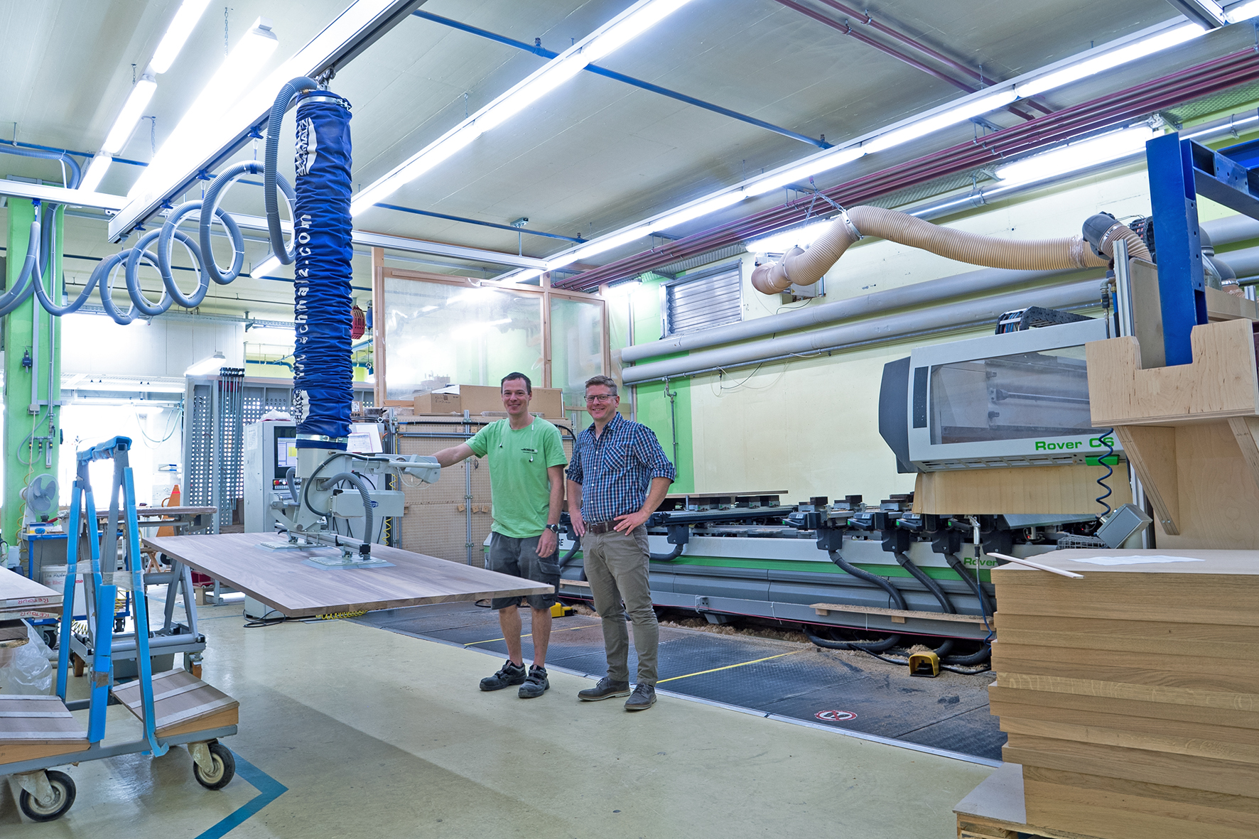 Bei der vonrickenbach.swiss ag ist man mit dem Vakuumheber von Schmalz mehr als zufrieden.