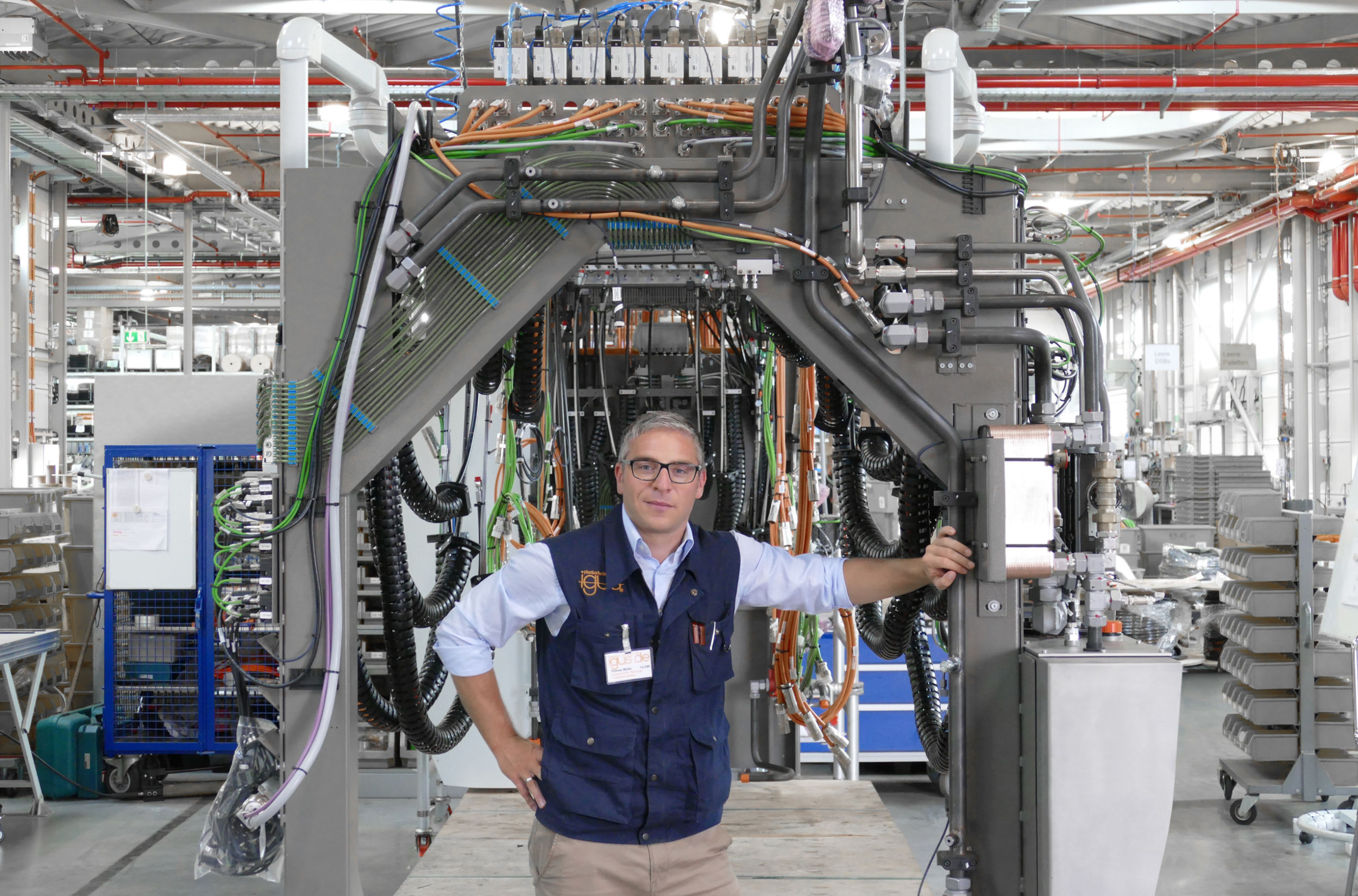 "Unter dem Namen Readychain konstruieren und montieren wir bei Igus komplexe Energieführungssysteme für den direkten Anschluss an die Maschine", Thomas Müller Produktionsleiter Readychain Montage.