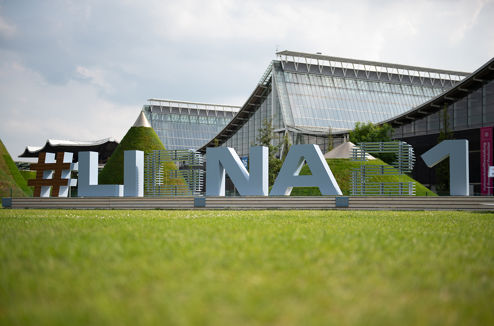 Ligna.21 voll auf Kurs LIGNA - Making more out of wood, Weltleitmesse für Werkzeuge, Maschinen und Anlagen zur Holzbe- und - verarbeitung. Nächste LIGNA 10.-14. Mai 2021