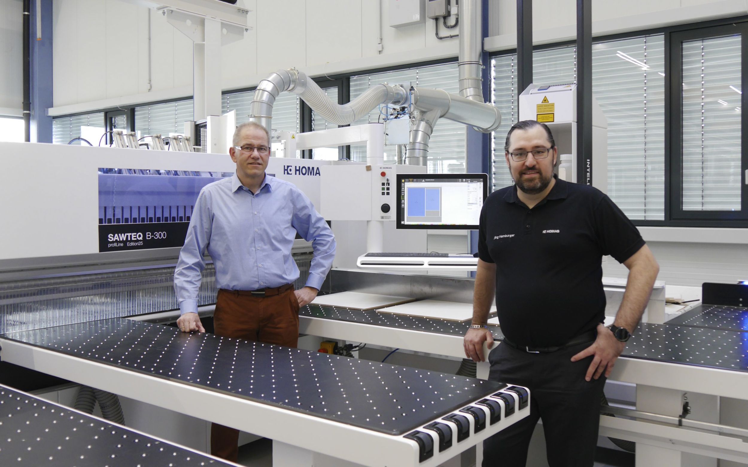 "Erst die Details machen das Ganze perfekt" Jörg Hamburger (rechts) und Torsten Seid (links). Beide arbeiten bei Homag als Product Manager Panel Dividing.