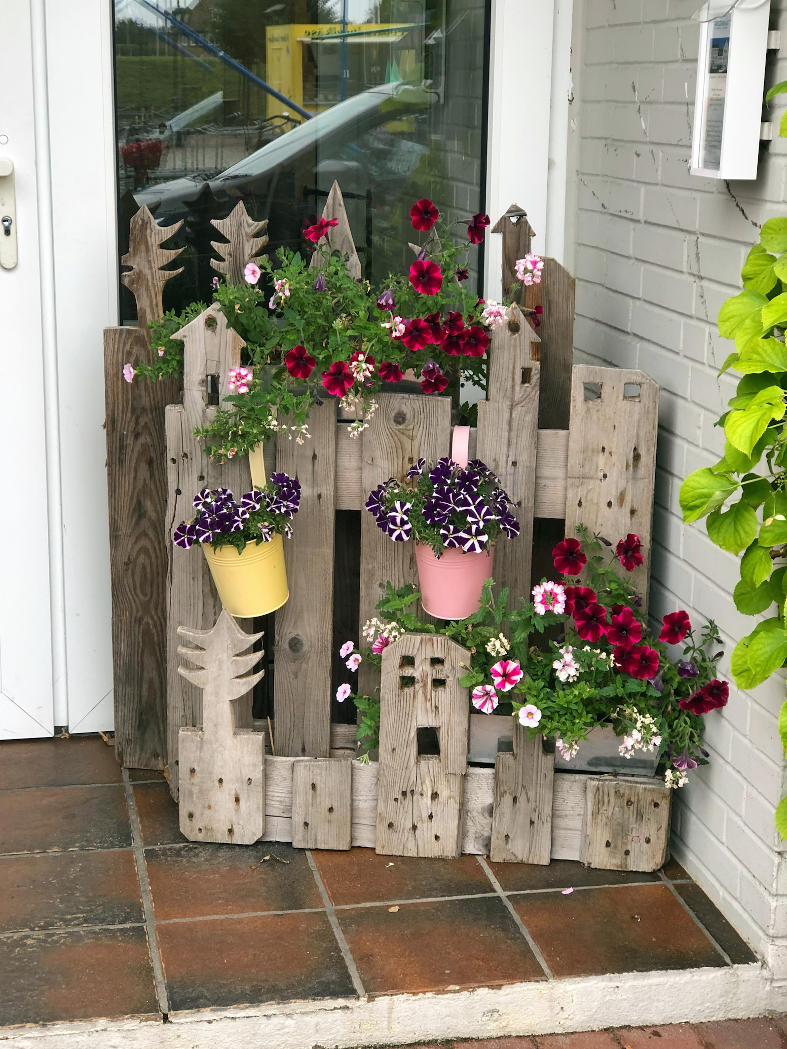 Holzpaletten, Kisten & Co. neu gedacht