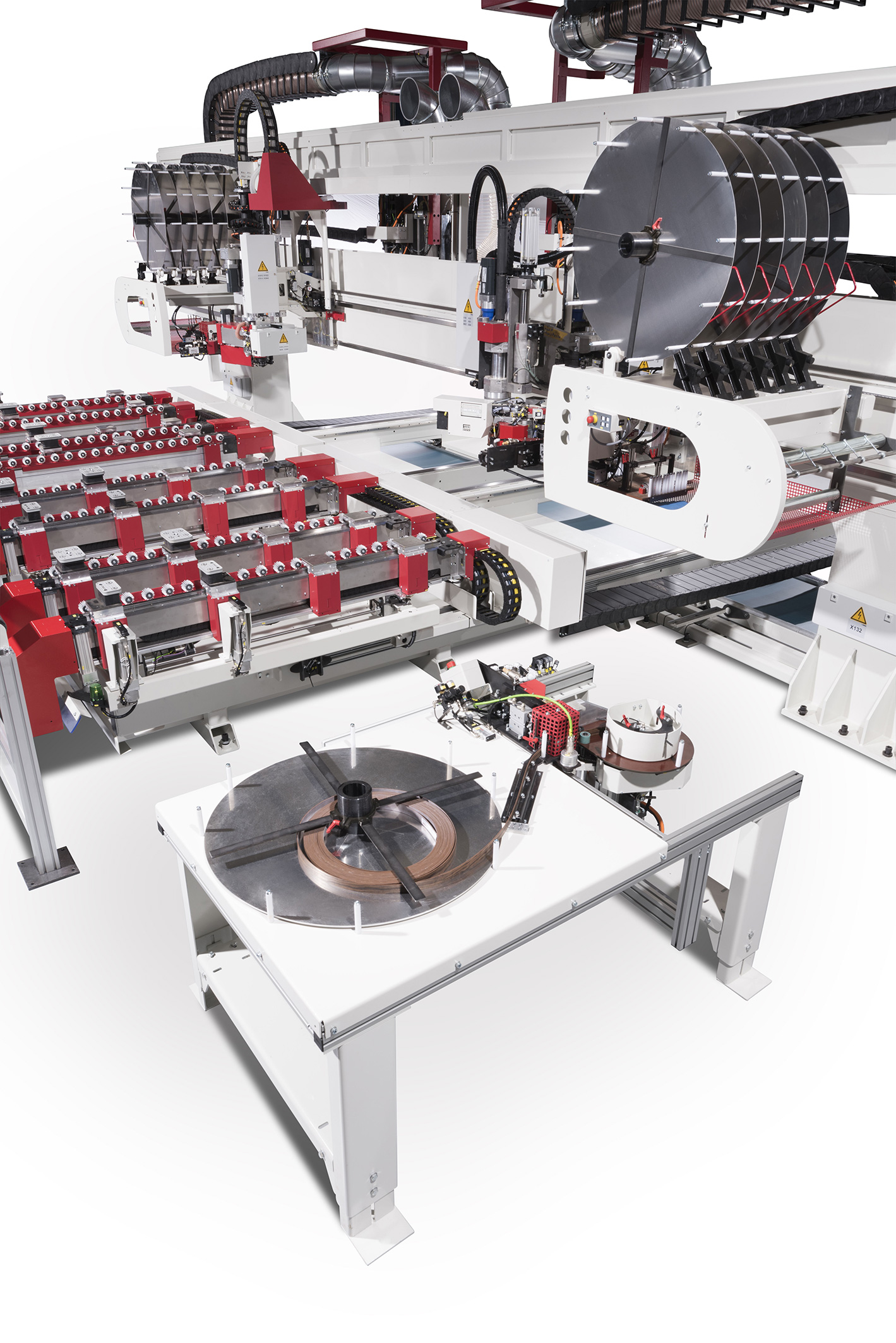 Perfektes Handling für extrem empfindliche Kanten dank der mitgeführten Kantenkassette am Verleimaggregat