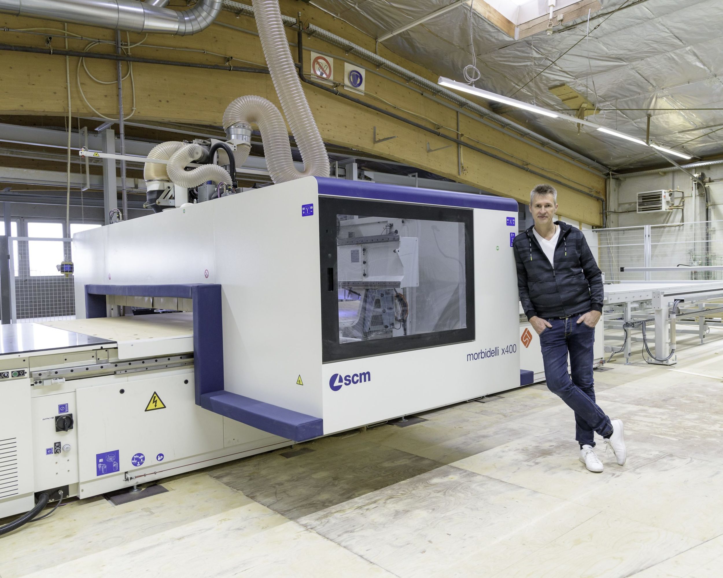 Markus Grupp, Geschäftsführer von Maschinen-Grupp, mit seinem Schreinertraum.