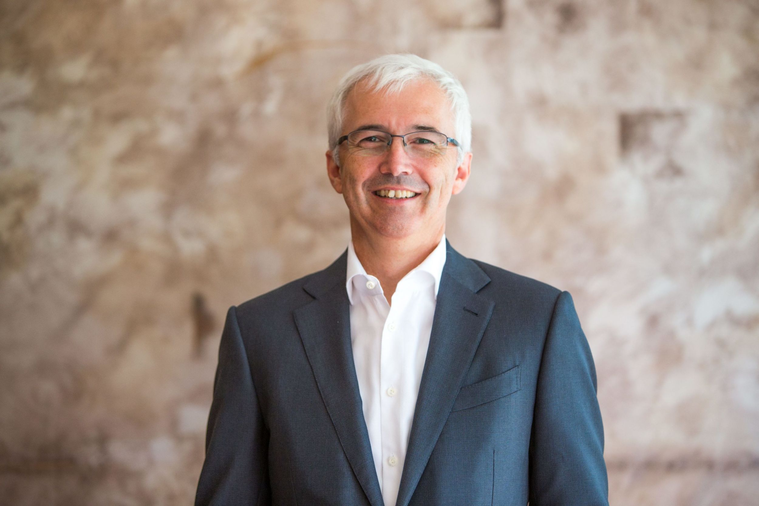 Verantwortung für Global Sales und Service