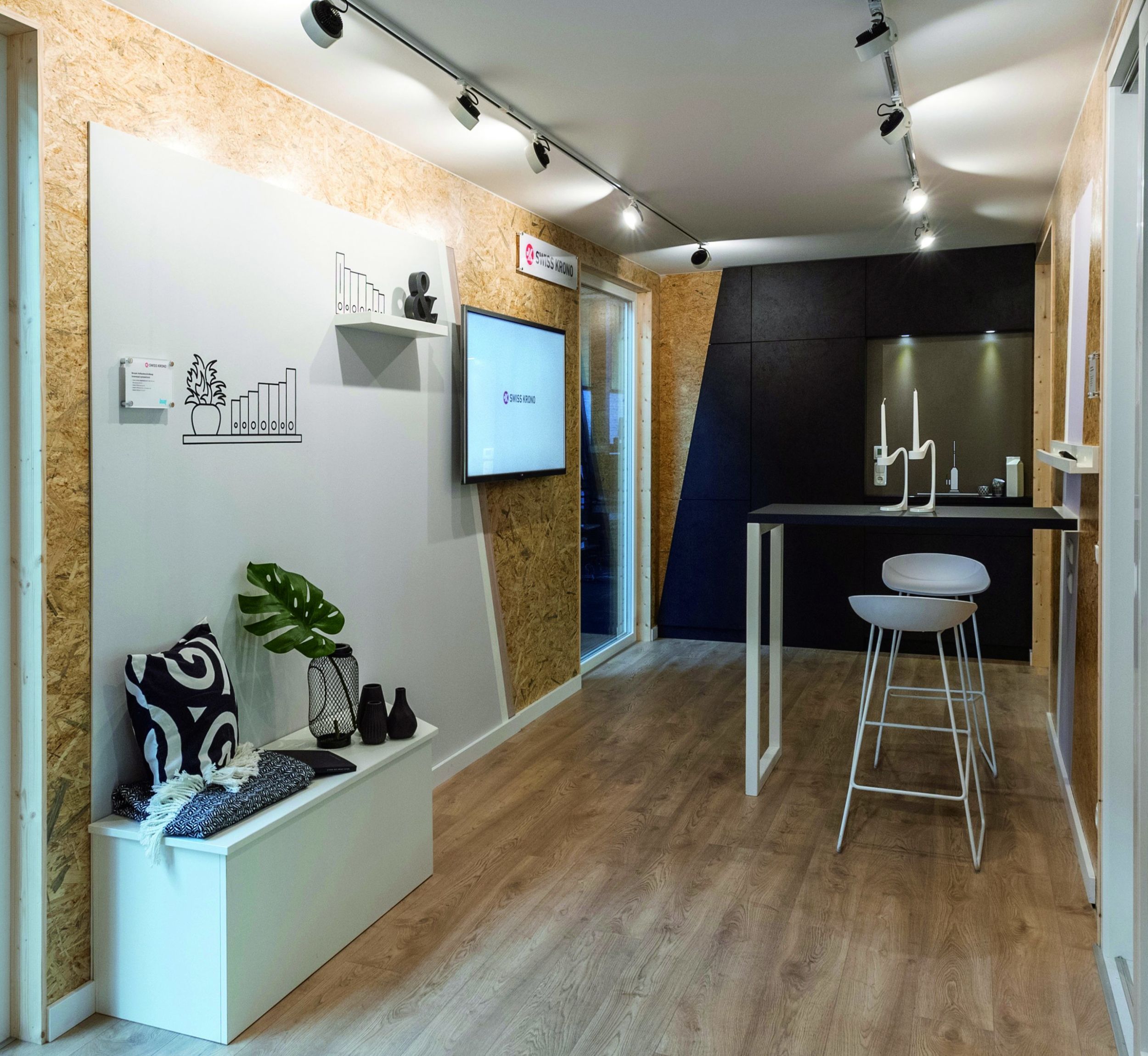 Besichtigung des Swiss Krono Magnumboard OSB Showmoduls