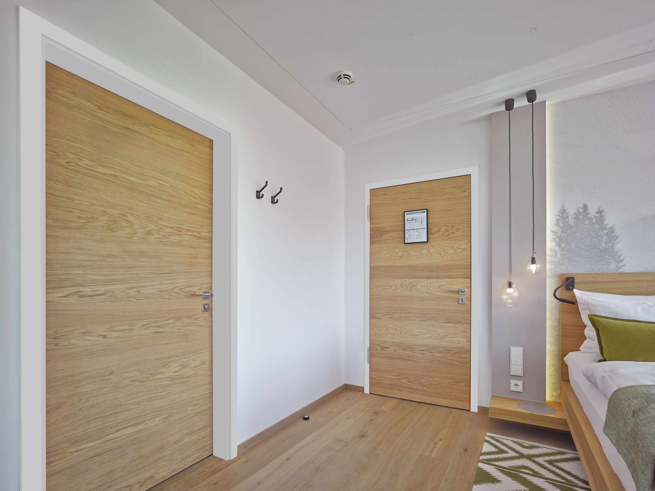 Die VarioFix Zarge von Schörghuber eignet sich besonders gut für Neubau- oder Sanierungsprojekte, bei denen Türelemente schnell verbaut oder ausgetauscht werden müssen.