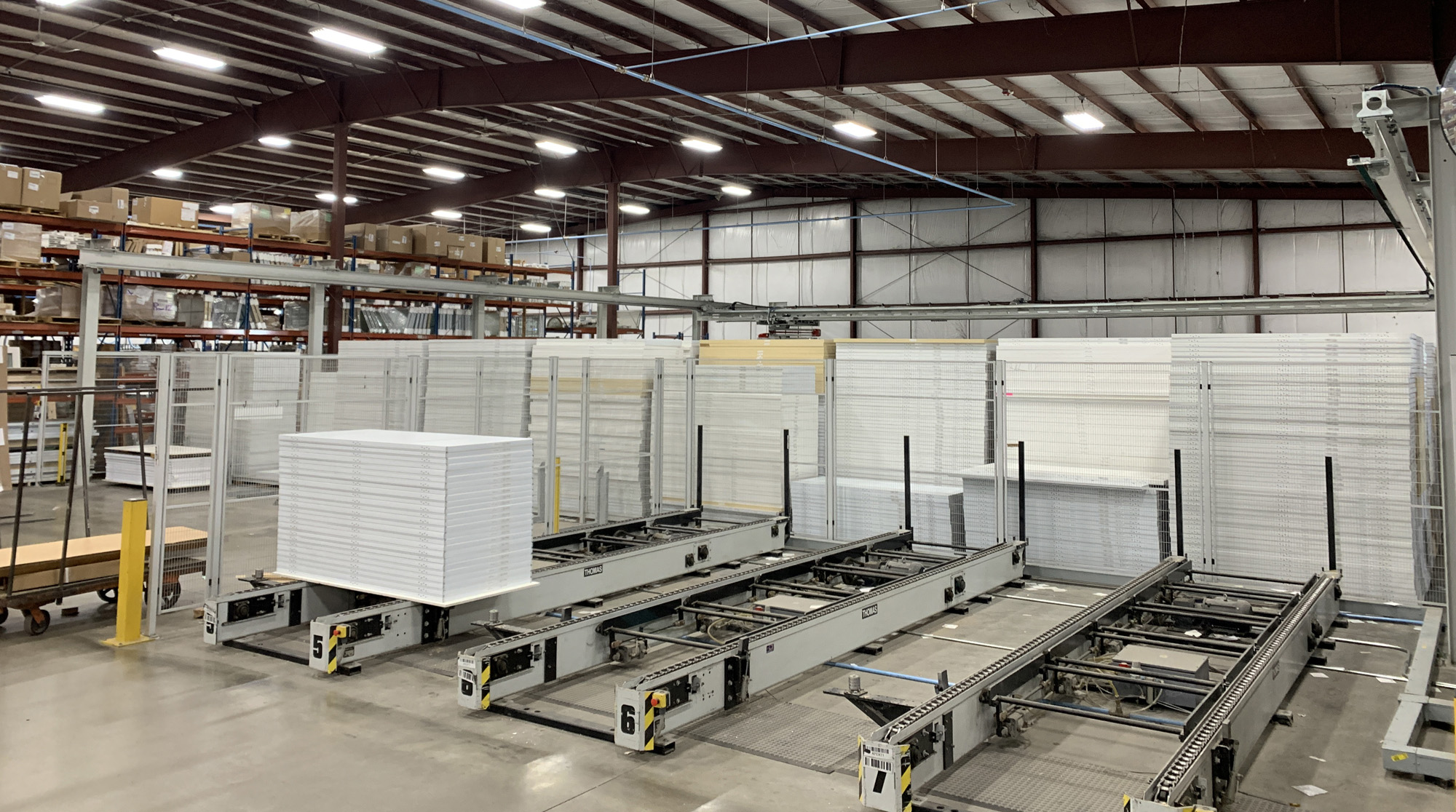 Automatisches Türenhandling im Auslieferungslager