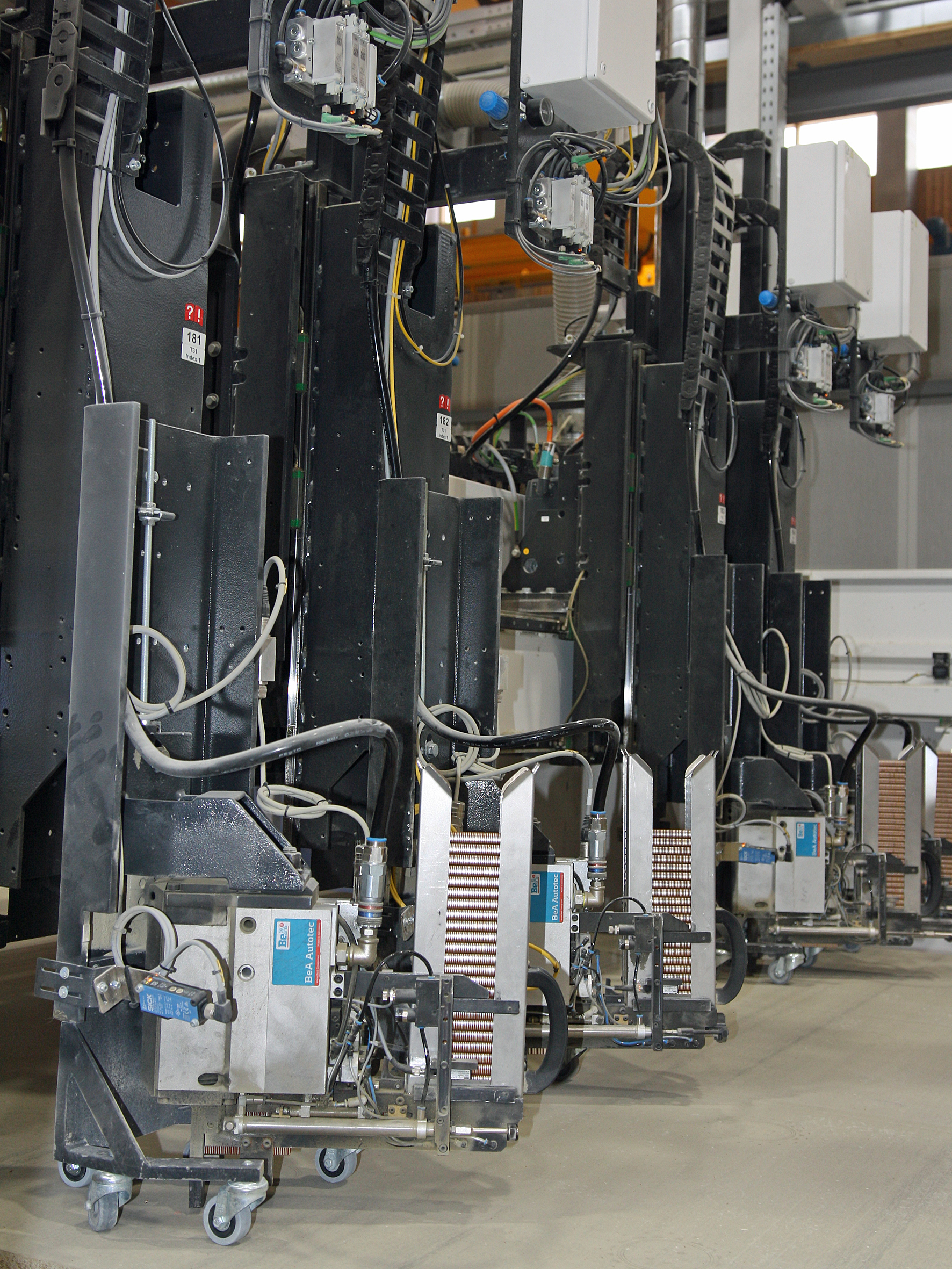 Alles sitzt, die Anlage läuft BeA-SchwoererHaus-Befestigung-Deckenelemente-2