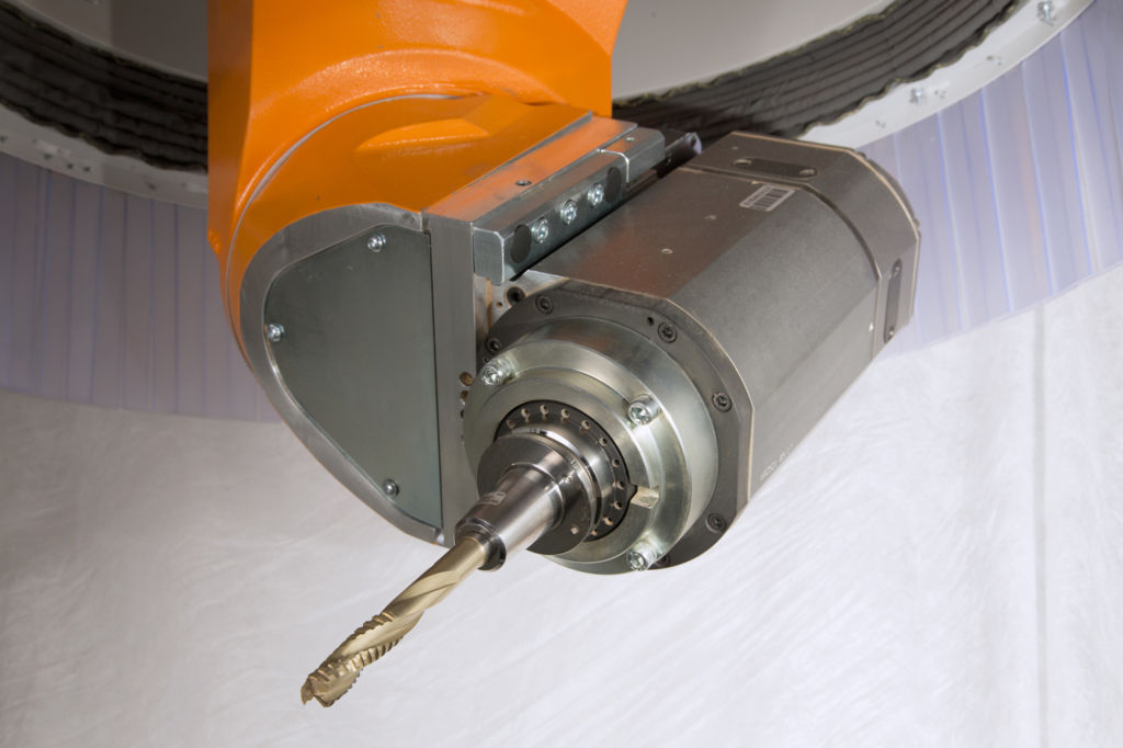 Von Heidelberg nach New York mit traditioneller Tischlerkunst und Hochtechnologie 2 Die voll interpolierende
5-Achs-Spindel - das Herzstück der Epicon