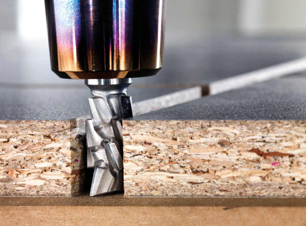 Eingestellt auf viele Materialien 2 Beim Nesting empfiehlt es sich Fräser mit kleinen Durchmessern einzusetzen. So reduziert sich das Zerspanvolumen und die Vakuumleistung am Bearbeitungstisch bleibt konstant hoch. Die Werkstücke werden somit weiter sicher am Tisch gehalten.