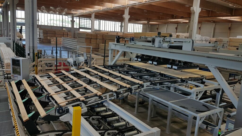 Energiemanagement bei den Holzwerken Ladenburger 1 Ladenburger ist mit rund 800 Mitarbeitern und einer Sägeleistung von 1,1 Millionen Festmetern Rundholz im Jahr eines der führenden holzverarbeitenden Unternehmen in Europa. Wo Holz verarbeitet wird, wird Energie verbraucht, und dieser Verbrauch wird bei