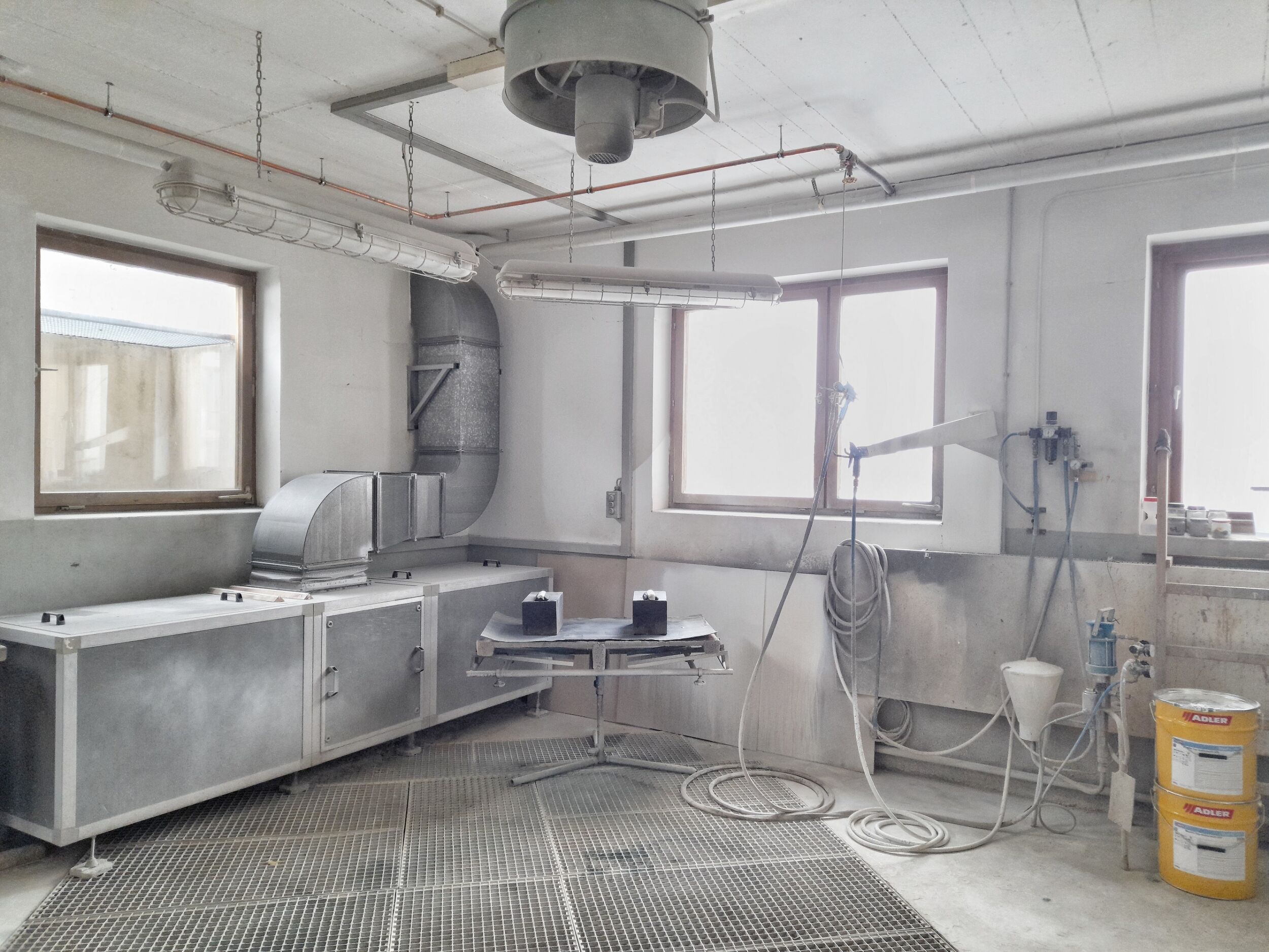 Adler-Wasserlacke in der Möbel- und Türenfertigung