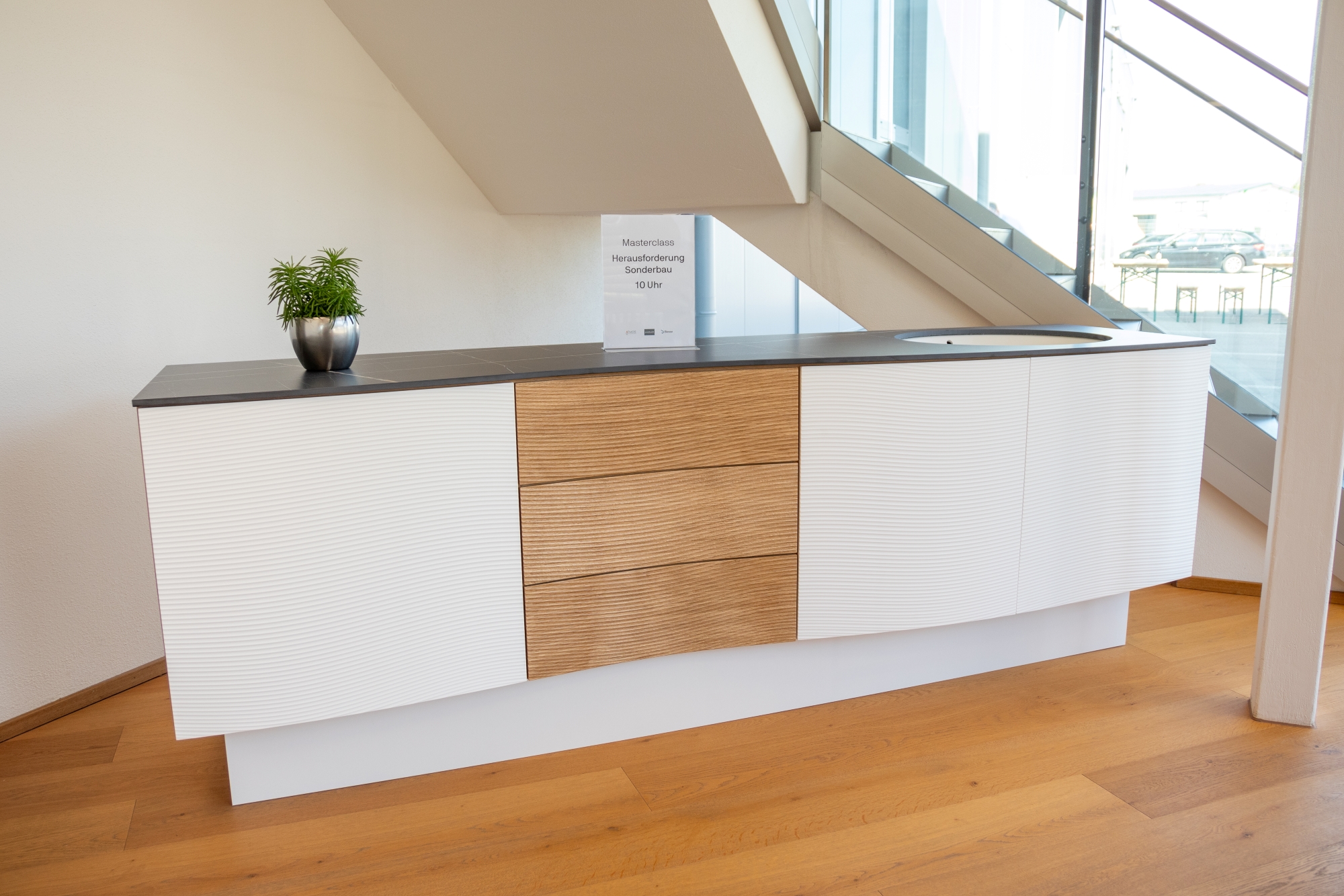 Herausforderung Sonderbau? Mit dem entsprechenden Wissen und dem richtigen Material ist die Umsetzung vom Konzept zur Realität ein leichtes, wie es die Teilnehmer der Masterclass erleben durften.