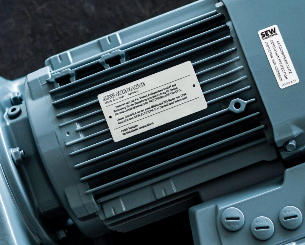 Wachstum der Elektromotoren in den letzten 15 Jahren 2 Im Frühjahr 2023 lieferte SEW-Eurodrive den zweimillionsten DRN..-Motor an einen Kunden in Deutschland aus - weltweit sind es sogar schon zehn Millionen. Sie sorgen für eine erhebliche Reduzierung der benötigten elektrischen Primärenergie.