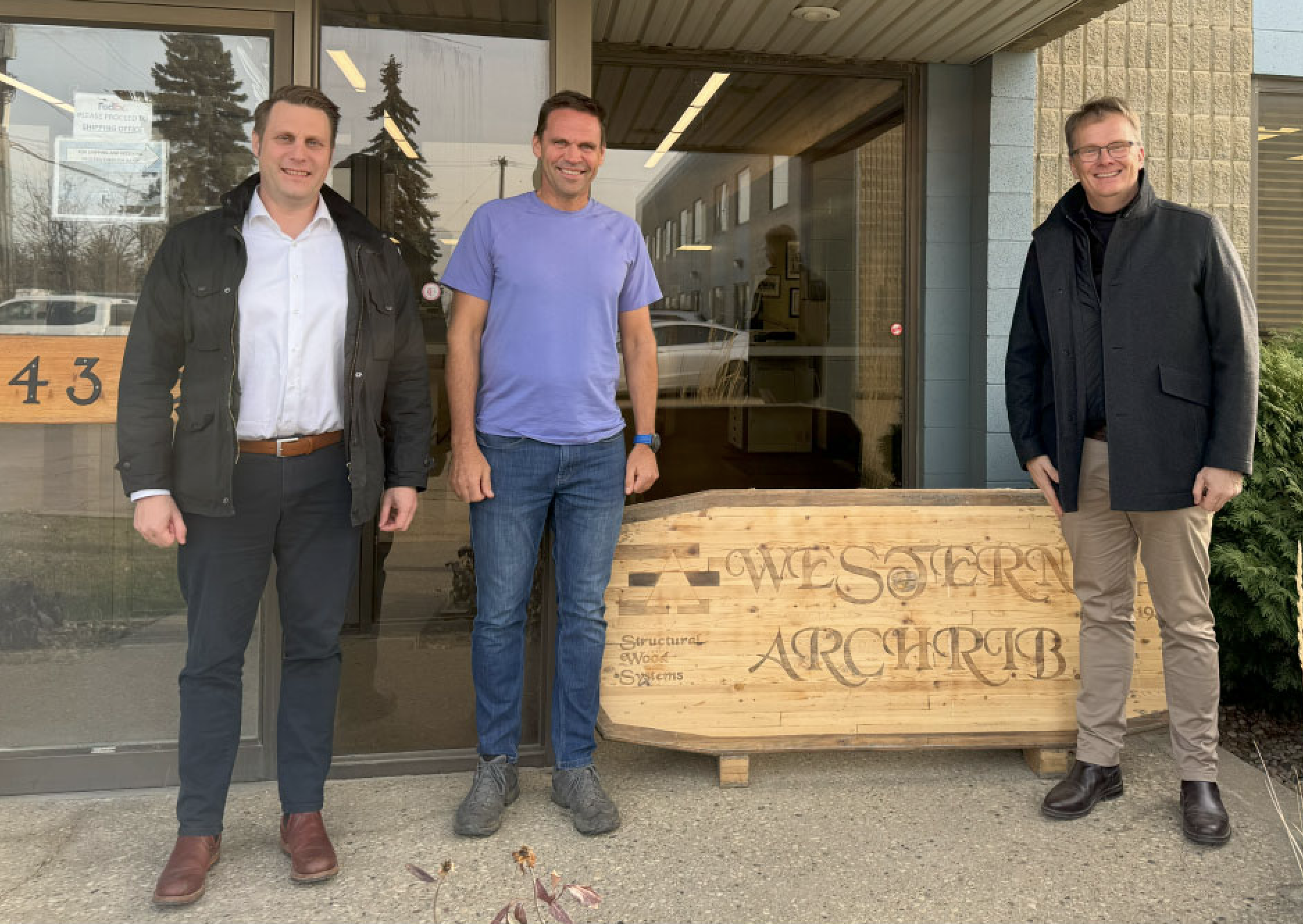 TimberTec ist ERP-Anbieter von Western Archrib v.l.n.r.: Stephan Lampe (Verkaufsleiter TimberTec), Craig Ewashko (Miteigentümer Northland Forest Products) und Andreas Boll (Geschäftsführer und Mitgründer TimberTec)
