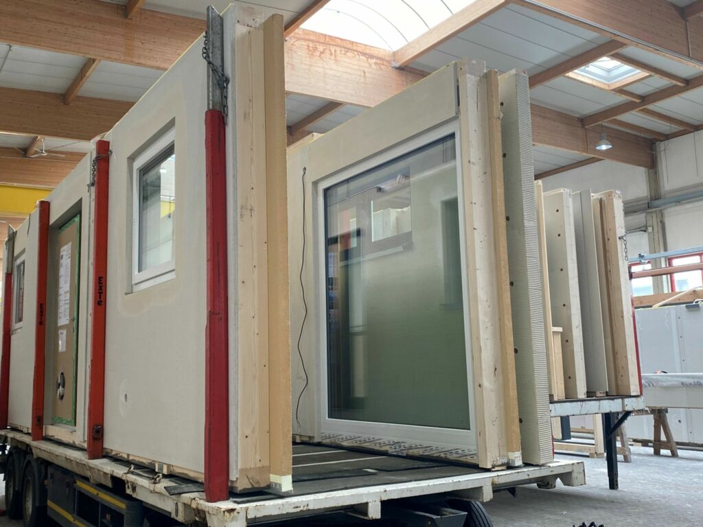 Lösungen für klimafreundlichen Holztafelbau 1 PM 2024 14 Holztafelwaende Verladung Baukmeier1